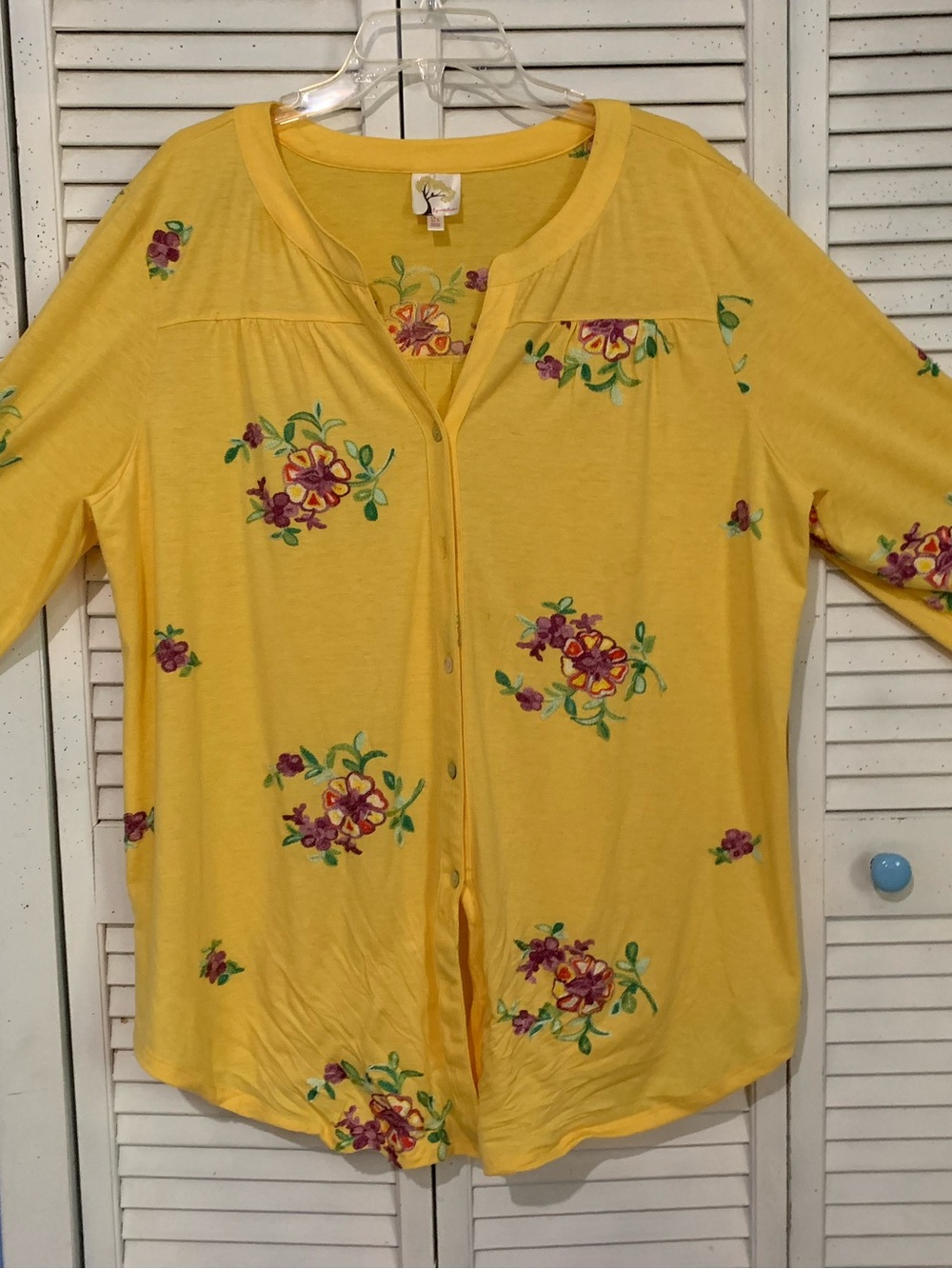 Fig & Flower Yellow Embroidered Button Up Shirt 2X